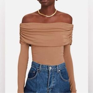 Intermix
Off shoulder Blouse
Beige, Viscose